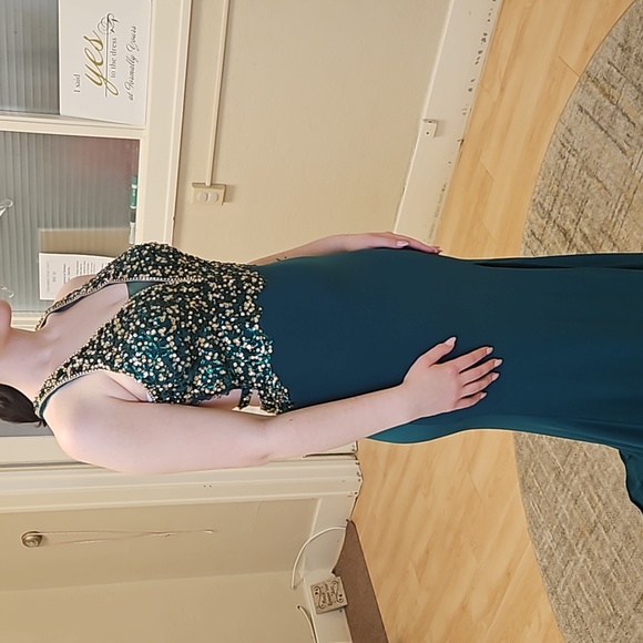 Size 8 emerald green rhinestone jersey prom dress Camille La Vie NWT - Picture 3 of 17